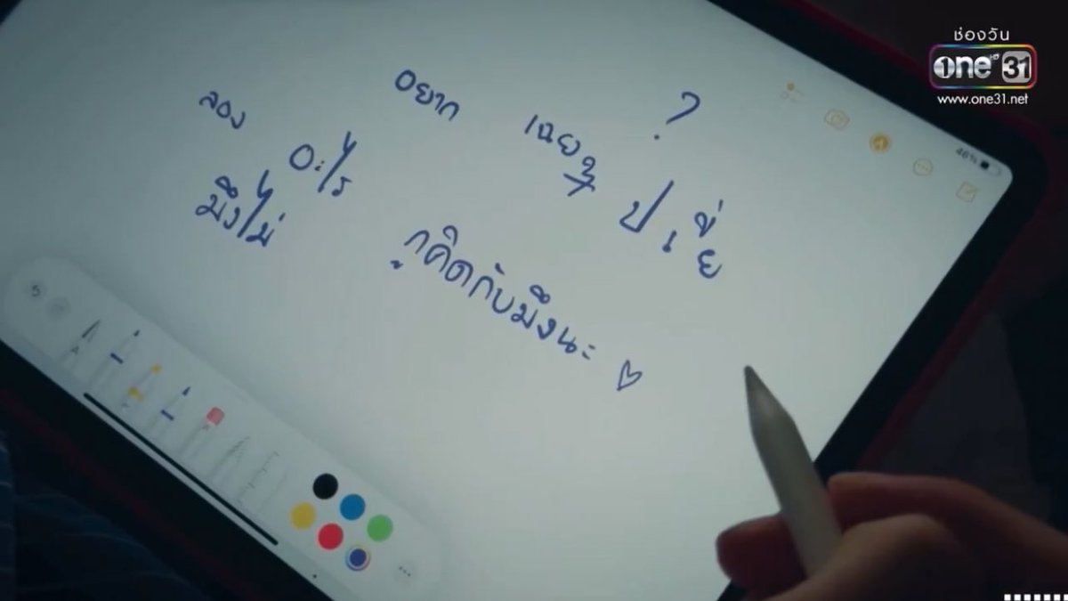 imjusta_minute's tweet photo. อยากให้คนคิดซีนนี้ได้อะไรซักย่าง เจลบอยควรได้ซักรางวัลอะ ซีนนี้โคตรครีเอท เข้าใจความรู้สึกบัวผ่านไอแพดเครื่องเดียวอะ

#GELBOYSสถานะกั๊กใจEP6
 https://t.co/Z5Vq5JrKKA