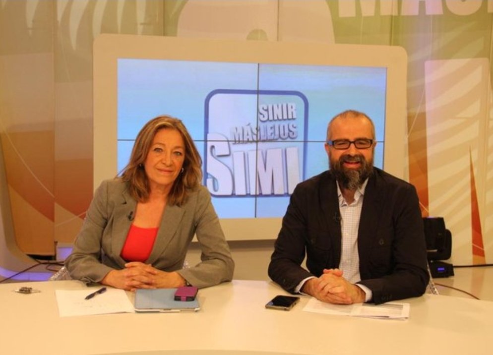 juanroyoabenia's tweet image. ¡Qué tiempos! @CheloAparicio @aragontv #SIML @FactoriaHenneo #Zaragoza juanroyo.blogspot.com/2012/10/sin-ir…