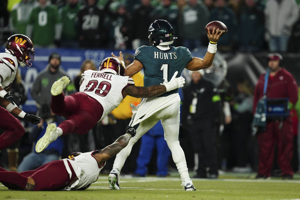 The #Commanders are bringing back veteran DL Clelin Ferrell, source said, as the former first-rounder returns after 10 starts and 3.5 sacks with 26 tackles.