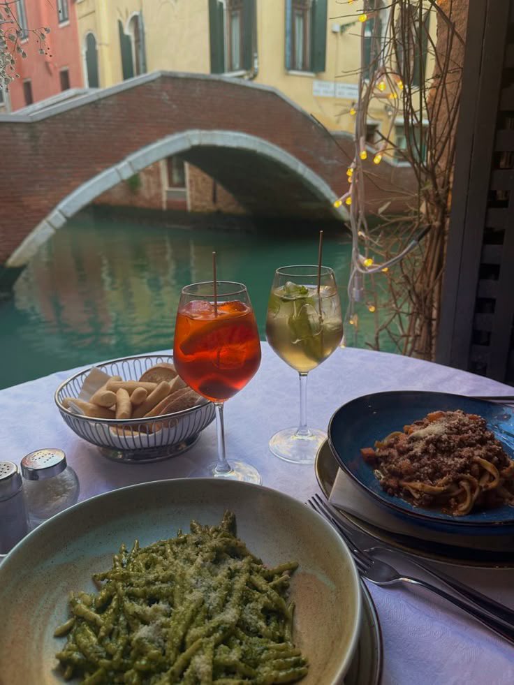 Diorgirlx's tweet photo. my heart lies in italy 🇮🇹 🍷 https://t.co/j8aLGpriJa