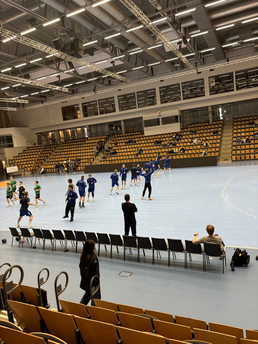 40x20x's tweet photo. En skandal att inte spela kvalmatch i idrottshallen https://t.co/zadrLdDTsW