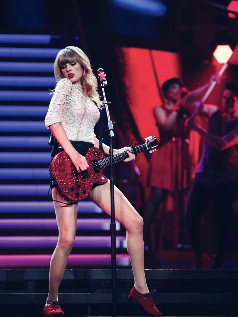 daily taylor swift tweet media
