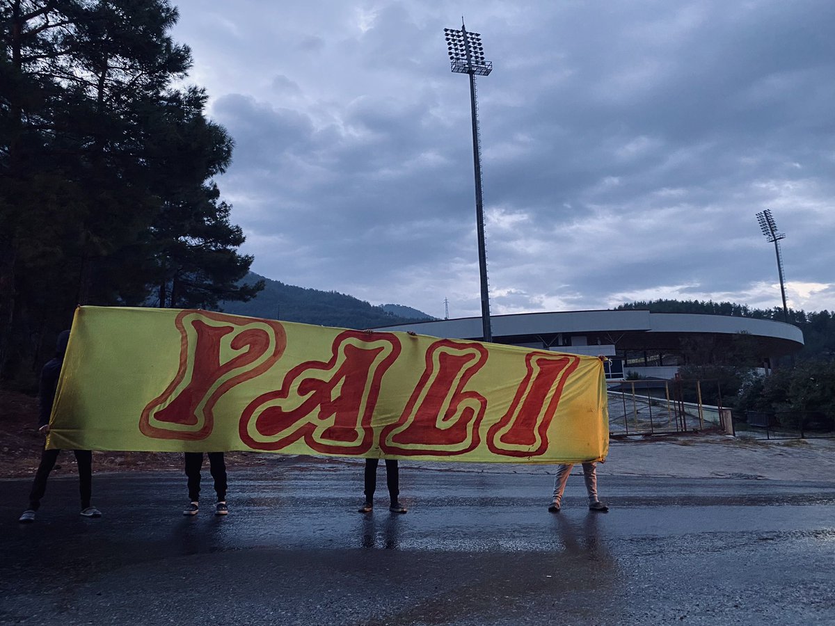 Öyle geri dönenlerden değil, ölüme yürüyenlerden.
¹⁹YALI⁹⁸