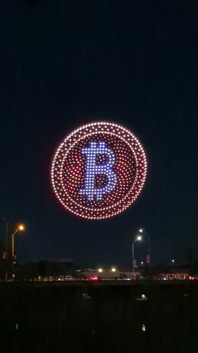 BitcoinMagazine's tweet photo. FUN FACT: Gemini won a Guinness World Record for the largest display of a Bitcoin formed by drones 👏 https://t.co/b0eLP8nl0J