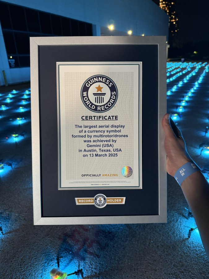 BitcoinMagazine's tweet photo. FUN FACT: Gemini won a Guinness World Record for the largest display of a Bitcoin formed by drones 👏 https://t.co/b0eLP8nl0J