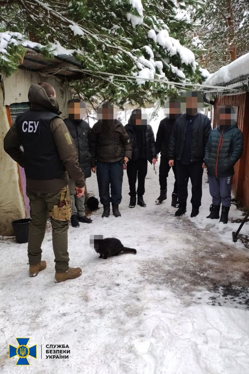 creepydotorg's tweet photo. Ukraine's Security Service released a photo of its agents with blurred faces—along with a cat whose identity was also concealed. https://t.co/zpqeb55hGv