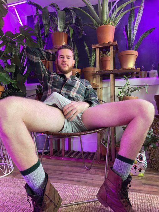Watch Daddy Josh's leaked NSFW photo on TwXstars
