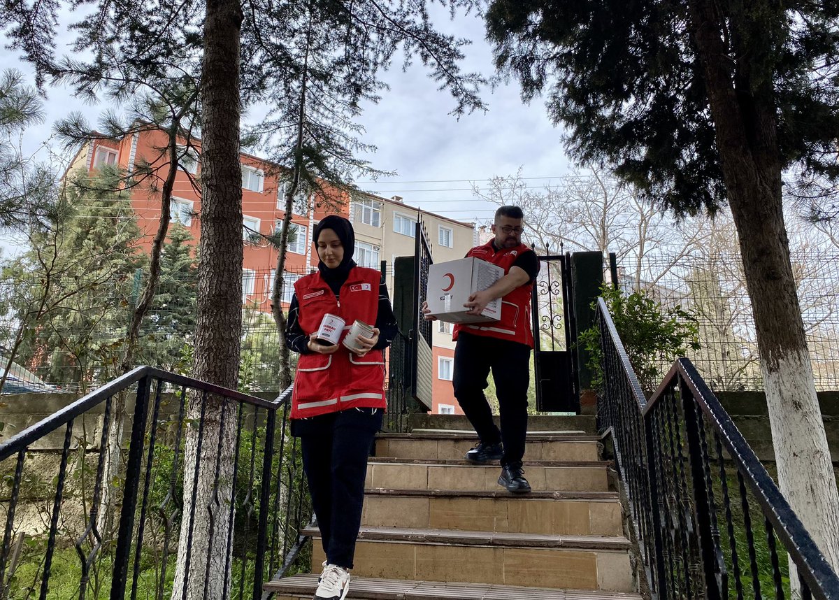 📍ÇORLU 

Ramazan, iyiliğin ve merhametin filizlendiği ay…🌿
Çaldığımız her kapıda bizi karşılayan gözlerde gördüğümüz şey, sadece bir teşekkür değil, kalpten gelen bir minnet ve samimiyet. Ramazan bereketini birlikte paylaşmaya, sofralara umut olmaya devam edelim.