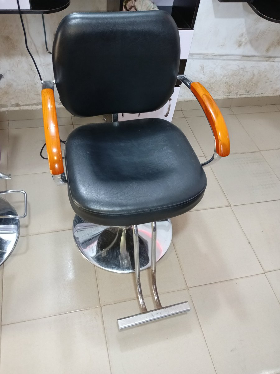 UNKLE MARX🇳🇬🐦🇳🇬 (@maxiesamuel) on Twitter photo 3 Pieces of Barber Executive Chairs For Sale
Price: 85k each (Slightly Negotiable)
Location: OSOGBO
Call/Whatsapp: 08142744826
<a href="/InsideOsogbo/">Inside Òṣogbo</a> 3 Pieces of Barber Executive Chairs For Sale
Price: 85k each (Slightly Negotiable)
Location: OSOGBO
Call/Whatsapp: 08142744826
<a href="/InsideOsogbo/">Inside Òṣogbo</a>