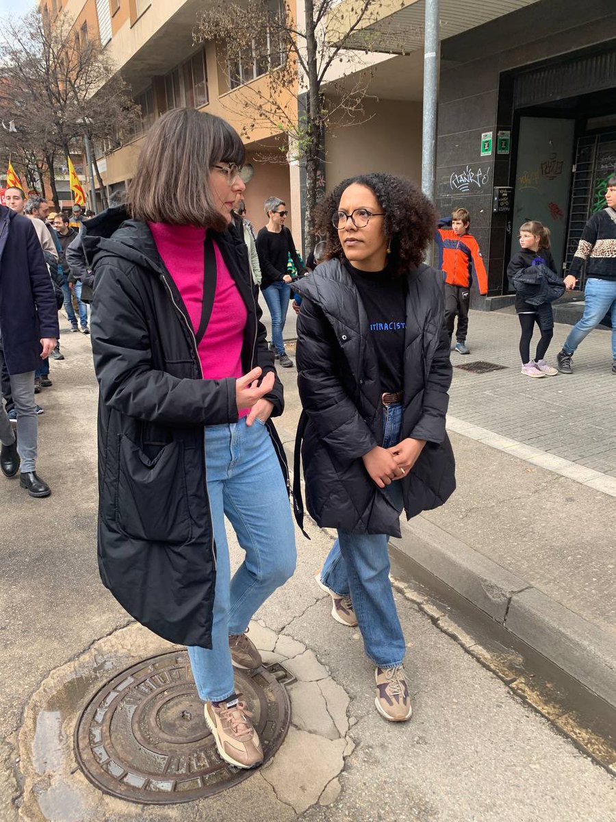Habitatge digne per a tothom, també pels veïns i veïnes de Salt.

Avui centenars de persones hem exigit a l’Ajuntament i la Generalitat polítiques d’habitatge per posar fi a la crisi habitacional del municipi, i acabar tb amb els desnonaments la majoria de pisos de fons voltor!!