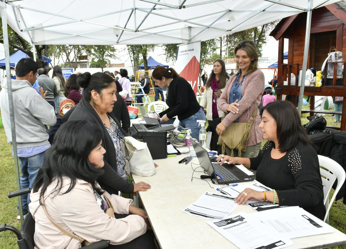 Junto al intendente <a href="/jmedurand/">Emiliano Durand</a> estuvimos esta mañana en Villa Lavalle, donde compartimos con los vecinos una jornada de trabajo en la que acercamos diversos servicios para facilitar la realización de trámites de manera rápida y personalizada, sin necesidad de trasladarse.
