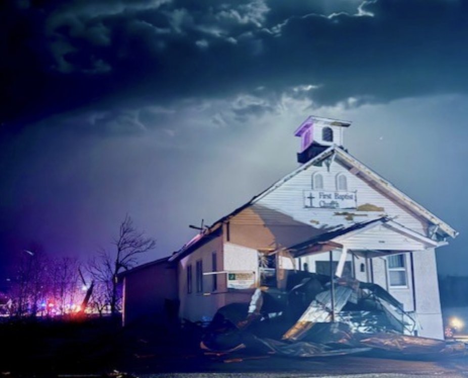 kytv's tweet photo. BREAKING NEWS: Missouri Highway Patrol reports 10 dead from storms in Missouri, including 2 in Bakersfield: https://t.co/hF1C87u3cv https://t.co/p7qtSwX9EU