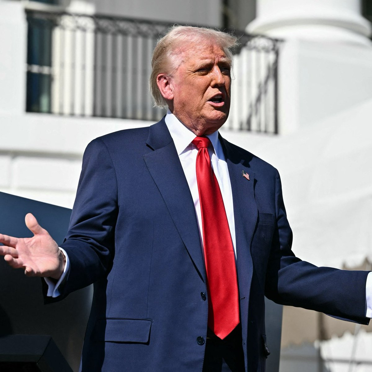 C dans l'air (@cdanslair) on Twitter photo ⬛#Trump : le grand chamboule-tout
C'est le sujet du jour de #cdanslair : bit.ly/EmissionCdansl…
<a href="/AxeldeTarle/">Axel de Tarlé</a> vous donne rendez-vous à 17.40 avec
le général Patrick Dutartre, <a href="/LaurenceNardon/">Laurence Nardon</a>, <a href="/ElisaChelle/">Elisa Chelle</a> et <a href="/beaudonnet/">François Beaudonnet 🌎</a>.
Posez-nous vos questions dès maintenant !
#EtatsUnis ⬛#Trump : le grand chamboule-tout
C'est le sujet du jour de #cdanslair : bit.ly/EmissionCdansl…
<a href="/AxeldeTarle/">Axel de Tarlé</a> vous donne rendez-vous à 17.40 avec
le général Patrick Dutartre, <a href="/LaurenceNardon/">Laurence Nardon</a>, <a href="/ElisaChelle/">Elisa Chelle</a> et <a href="/beaudonnet/">François Beaudonnet 🌎</a>.
Posez-nous vos questions dès maintenant !
#EtatsUnis