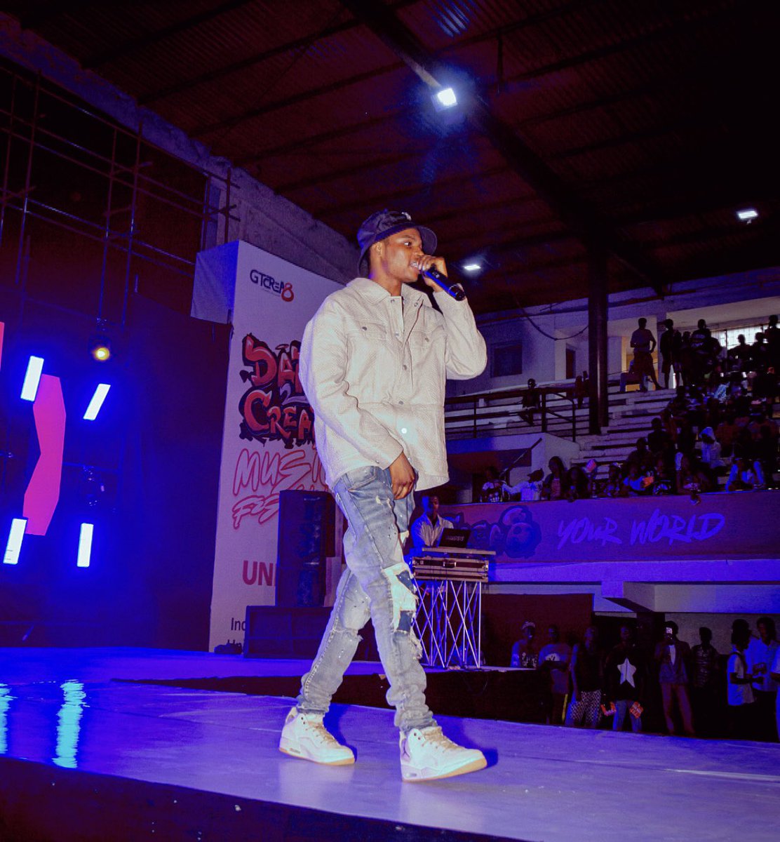 stevenadeoye's tweet image. I swapped my sleep for my daily bread 🥲🎶