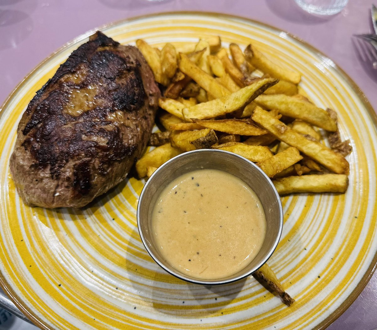 MikoAlain's tweet photo. Être @LesFlexitariens c’est aussi profiter de la diversité des morceaux de @la_viande_fr 👍 Connaissez vous la poire de bœuf ? Vive le #faitmaison et les @BistrotsCafes #babarestaurant #paris13 @InterbevIDF https://t.co/dpEIgEVYvV