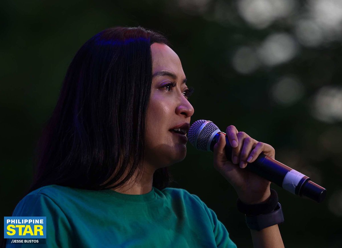 jesusfalcis's tweet image. Banal na aso, santong kabayo
Natatawa ako, hi-hi-hi-hi

Banal na aso, santong kabayo
Naiiyak ako, hu-hu-hu-hu

DDS tears make me cry too... cry tears of joy. Sarap! 😋

#TearsOfJoy
#MochaUson
#PhillipSalvador