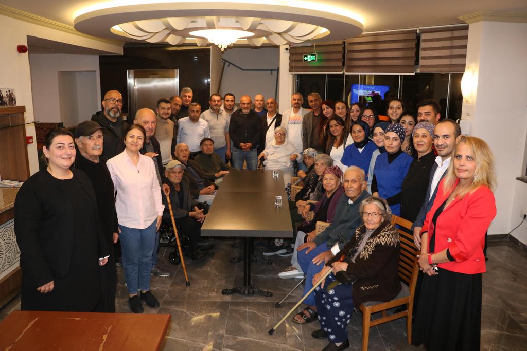 Cemiyet Başkanımız Gaye Coşkun ve yönetim kurulumuz Sabriye Yaşlı Bakımevi ve Huzurevi'nin konukları ile biraraya geldi. Gönül alan ziyaret ve güzel sohbete aracılık eden kurum yöneticilerine teşekkür ederiz..