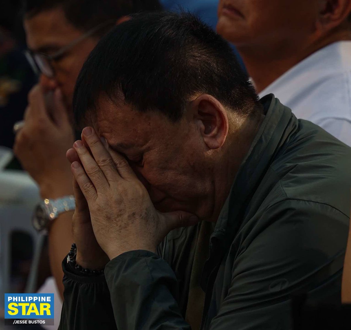 jesusfalcis's tweet image. Banal na aso, santong kabayo
Natatawa ako, hi-hi-hi-hi

Banal na aso, santong kabayo
Naiiyak ako, hu-hu-hu-hu

DDS tears make me cry too... cry tears of joy. Sarap! 😋

#TearsOfJoy
#MochaUson
#PhillipSalvador