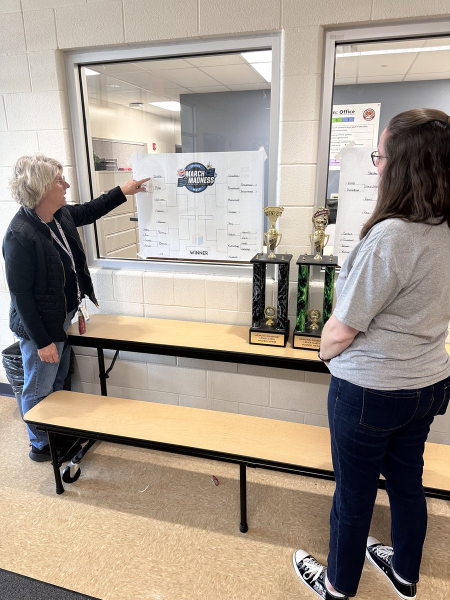 TFT members and education experts ETI, Leanne Smith and Laura Dewitt, fourth grade teacher at Arlington discussing the March iReady incentive.<a href="/OFTunion/">Ohio Fed. of Teachers</a> <a href="/AFTunion/">AFT</a>