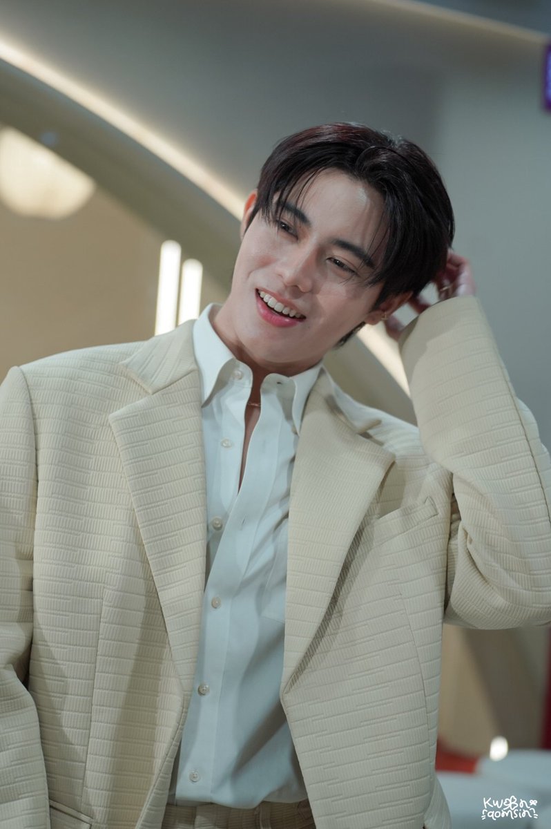 kwonaomsin's tweet photo. เจอครั้งหน้าเตรียมมุกจีบมาสู้กันใหม่น้า 😂 @_ohmsarit 
#ohmsarit #โอมสาริศ 
#TheGlamClinicxOhmFirst https://t.co/G1MhcxIO1O