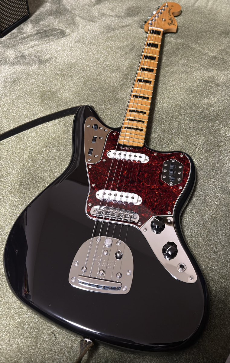Blackbird76jimi's tweet photo. 曲者で過去一度手放したjaguar
あまりにもかっこよくて先日買ってしまった
音も良いしね

#MNG 
#Fender 
#jaguar https://t.co/2Fd95WMMks