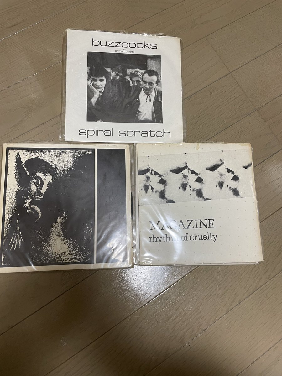 yas20000volt's tweet photo. 今日が誕生日の #Howarddevoto 関係のレコードポスト。
CDは編集盤も含めて全部持ってるんだけどバラバラなので探してる時間がない。
@opium_703 断捨離する時は連絡するでー
#Magazine #Buzzcocks https://t.co/HRjTMtIVBx