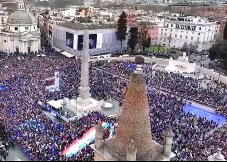 Che piazza fantastica. #VivaLEUROPA 🇪🇺🇪🇺🇪🇺🇪🇺🇪🇺🇪🇺🇪🇺🇪🇺🇪🇺🇪🇺🇪🇺🇪🇺