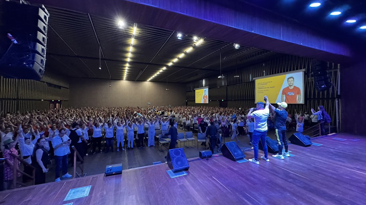 NEOMUNDOBGA's tweet image. #AnfitrionesDeLaAdultaMayor

#Neomundo está lleno de experiencias y el amor de las mujeres lindas que conforman grupos de adulto mayor organizados de #Bucaramanga 😄 Es un placer recibirlas este sábado, más de 3000 mujeres recibiendo este homenaje en su mes 🌸😍👵🏼