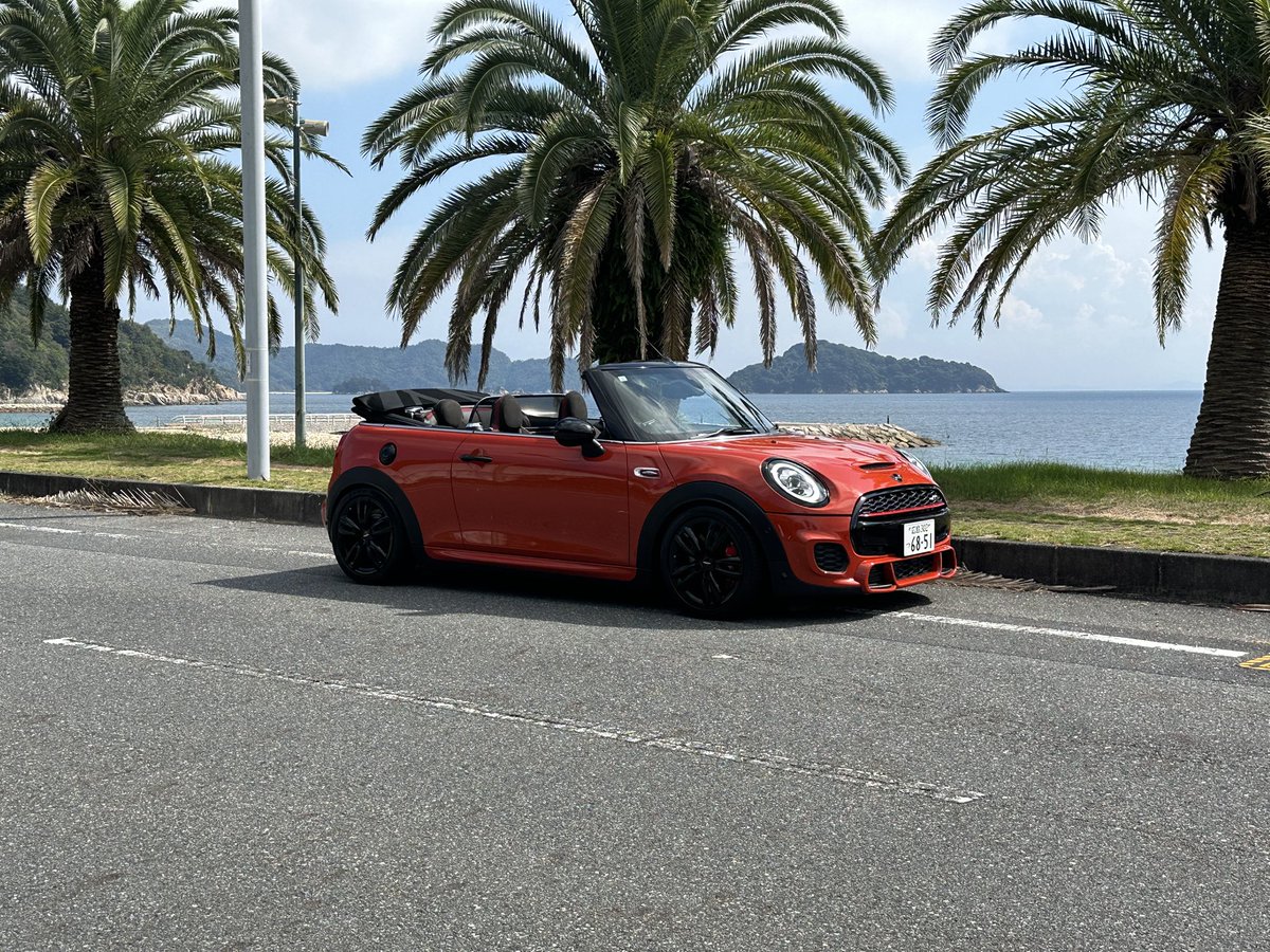 mini3254's tweet photo. 今年の3月で6年落ち。
全然6年前の車には見えない😃
よく考えるとF型ミニが登場したのが１０年前？この辺の時代の輸入車が一番好き^ ^ https://t.co/hBe0PE3d4b