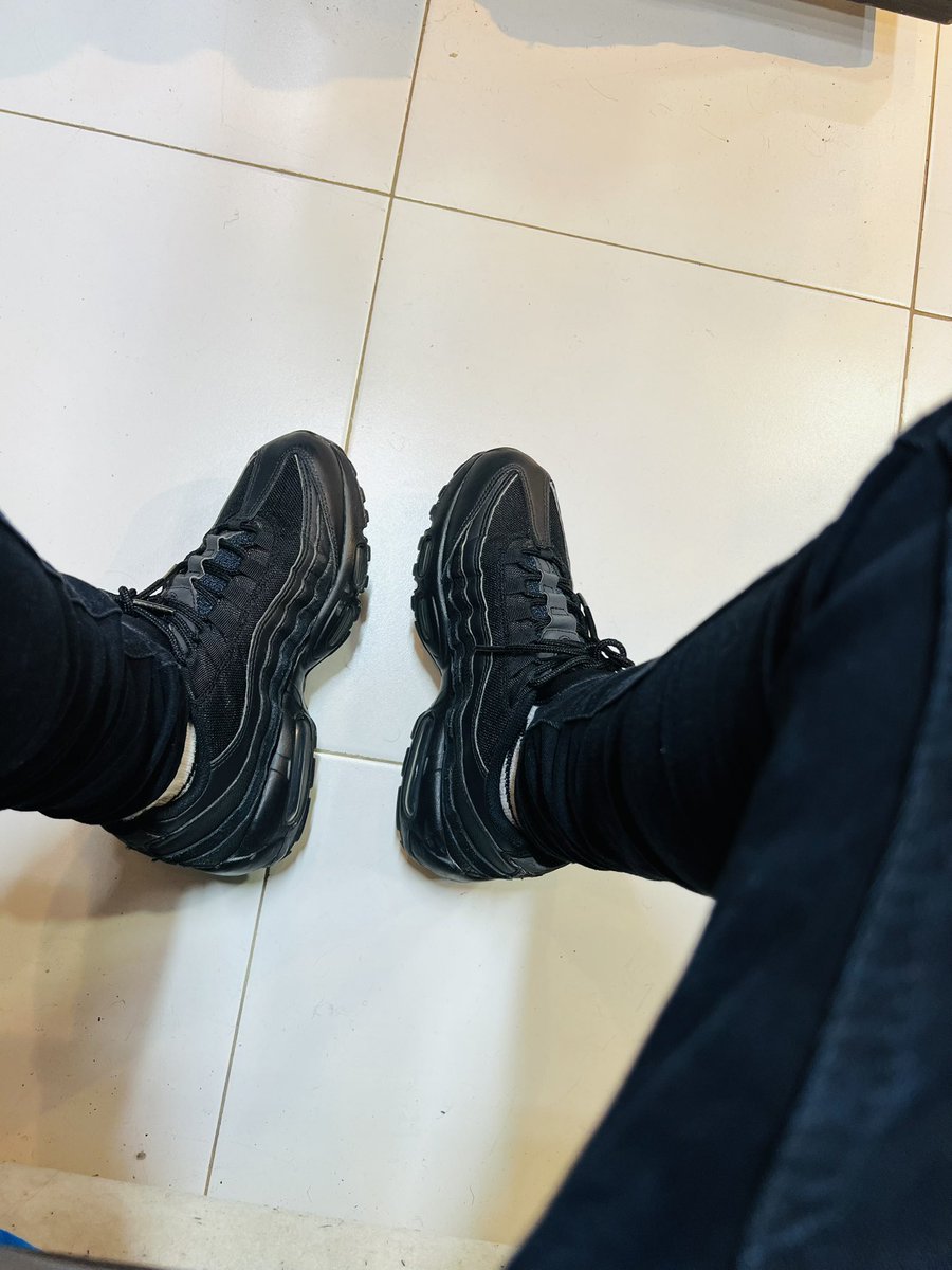 ChampPlug's tweet photo. Wats on your feet????
Airmax 95🖤🖤🖤 https://t.co/rl9bbUQG0G
