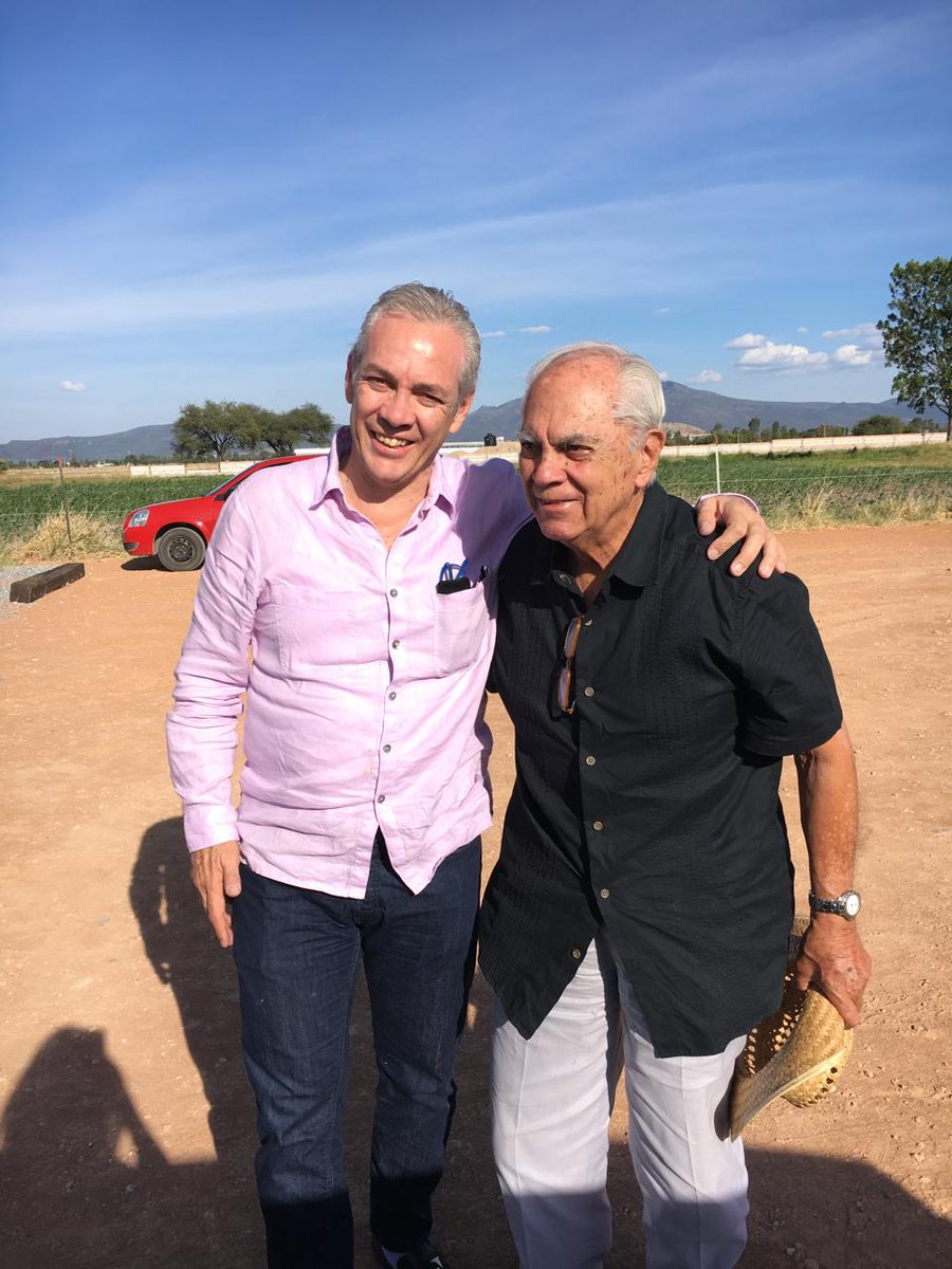 Gracias a todas las personas que nos han acompañado y expresado su cariño a mi familia y a mí, por el triste fallecimiento de mi amado papá, Pedro Solís Cámara Gómez.

Nos queda el consuelo de saber que pudo vivir una vida feliz, sana y muy cercana a su familia.

Descanse en Paz.