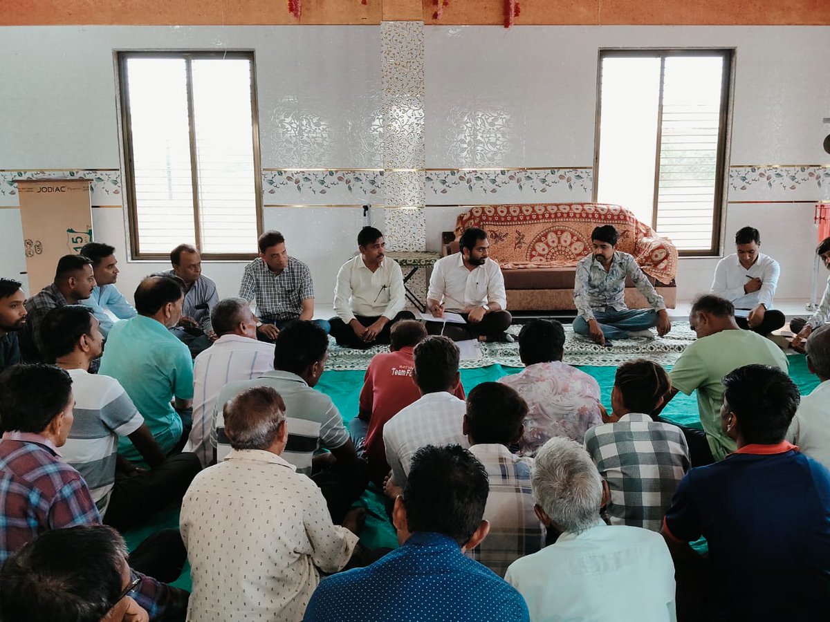 MSojitra59684's tweet photo. આજરોજ ગ્રામ સંવાદ અંતર્ગત “દેવા તળપદ” ગામે ગ્રામજનો સાથે મુલાકાત કરી તેઓને લગતી વિવિધ વિભાગોની રજુઆતો સાંભળી, સંબંધિત વિભાગોને ત્વરિત કાર્યવાહી કરવા જરૂરી સૂચનો કર્યા.. https://t.co/YfFlWZiINx