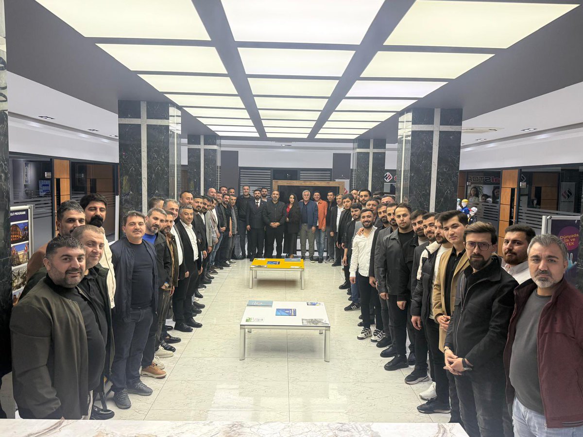 askonbatman's tweet photo. Geleneksel iftar programımızda Askon ve GençAskon üyeleri  ile bir araya geldi.
Böyle anlamlı bir günde gönüllerimizi buluşturan tüm arkadaşlarımıza teşekkür ediyoruz. https://t.co/PZAJZRPtaP