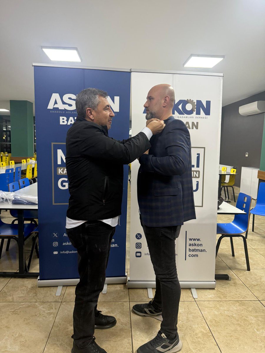 askonbatman's tweet photo. Geleneksel iftar programımızda Askon ve GençAskon üyeleri  ile bir araya geldi.
Böyle anlamlı bir günde gönüllerimizi buluşturan tüm arkadaşlarımıza teşekkür ediyoruz. https://t.co/PZAJZRPtaP