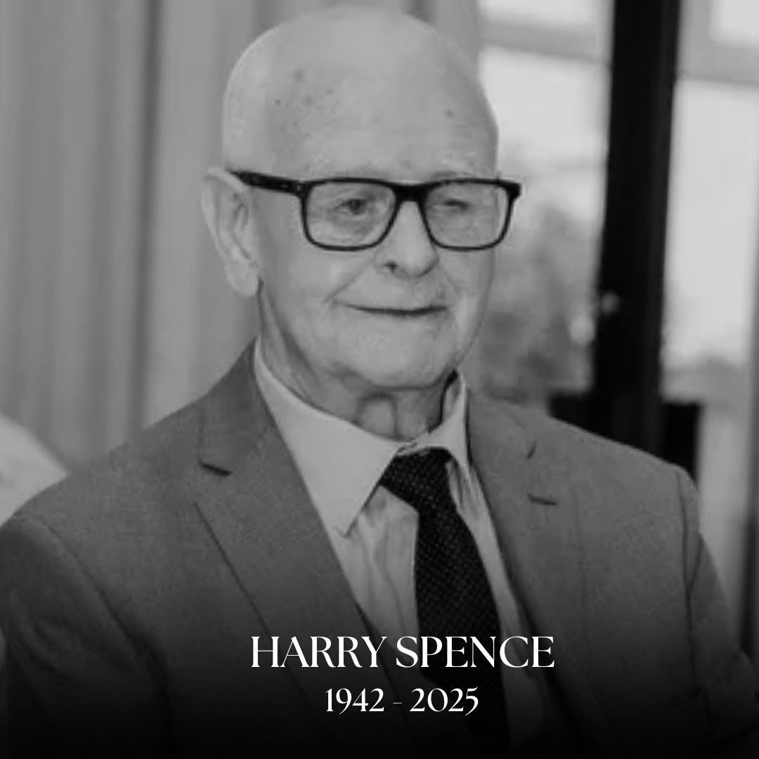 WeldersFC's tweet photo. A minutes silence impeccably observed at Blanchflower Park in remembrance of Harry Spence.

💛🖤 https://t.co/9lG3hqK3OR