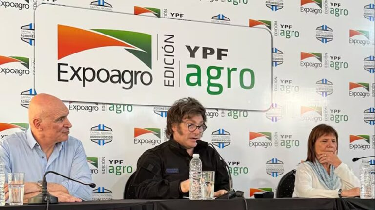 puesterosradio's tweet photo. 🎙️#Actualidad
🗞️Abrimos un nuevo #Puesteros con el repaso de los principales títulos del agro junto a @rusomanas y @rodribonazzola.
👂por https://t.co/ypiFOk9E13 https://t.co/qfkHBhvW0M