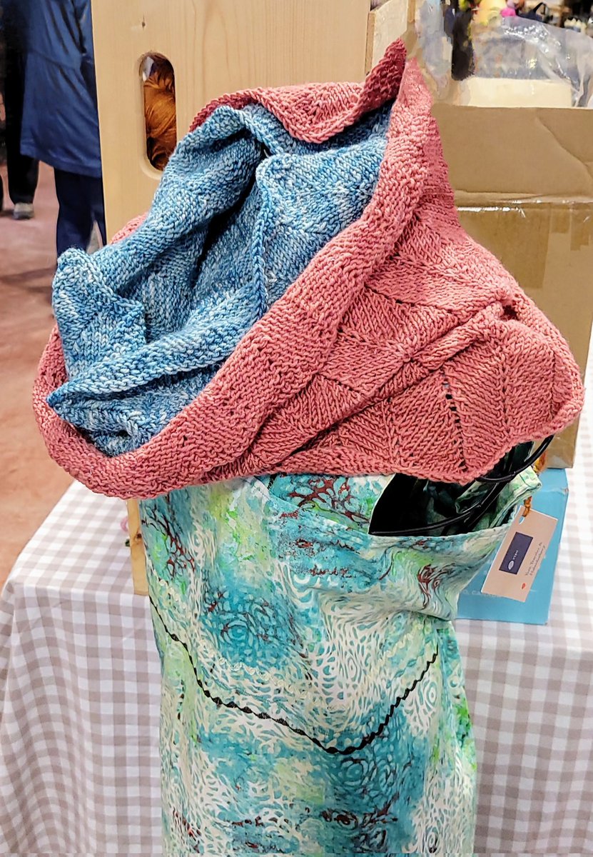 Layering your cowls! 
🧵🧡🧶🐑❄️🍁☺️