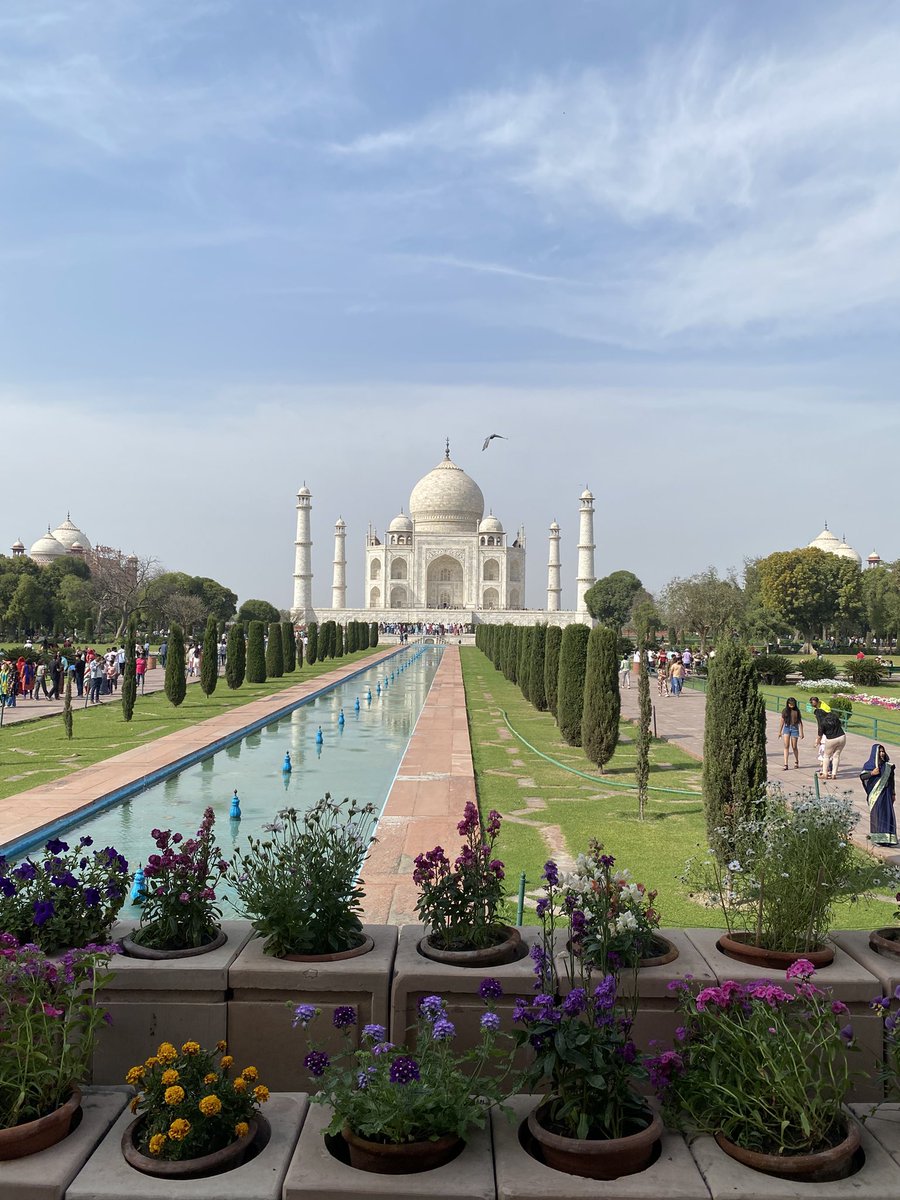 roki_grz's tweet photo. #tajmahal or the “temple of love” was built around 380 years ago and is one of the seven #wondersoftheworld. It is located in Agra in Uttar Pradesh in #india 🇮🇳 https://t.co/lannTwIIiC
