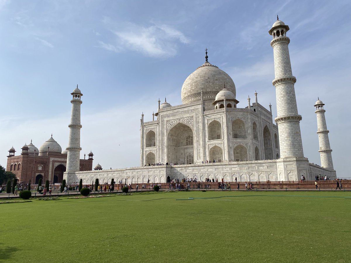 roki_grz's tweet photo. #tajmahal or the “temple of love” was built around 380 years ago and is one of the seven #wondersoftheworld. It is located in Agra in Uttar Pradesh in #india 🇮🇳 https://t.co/lannTwIIiC