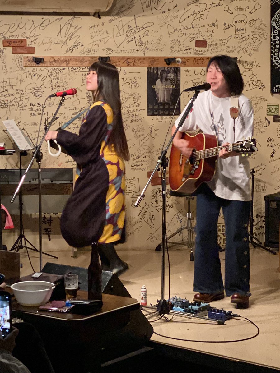 音処きしんで伴野あやめさん&amp;根岸しげやすさんによるユニット「あやしげふわりすと」の活動休止前ラストライブでした。2人とも45分の全力ソロをやった後、さらに高カロリーな「あやしげ」のターンへ。躍動感あるステージはさすがでした。しばらく寂しくなりますが、ライブハウスで待ってますからね！