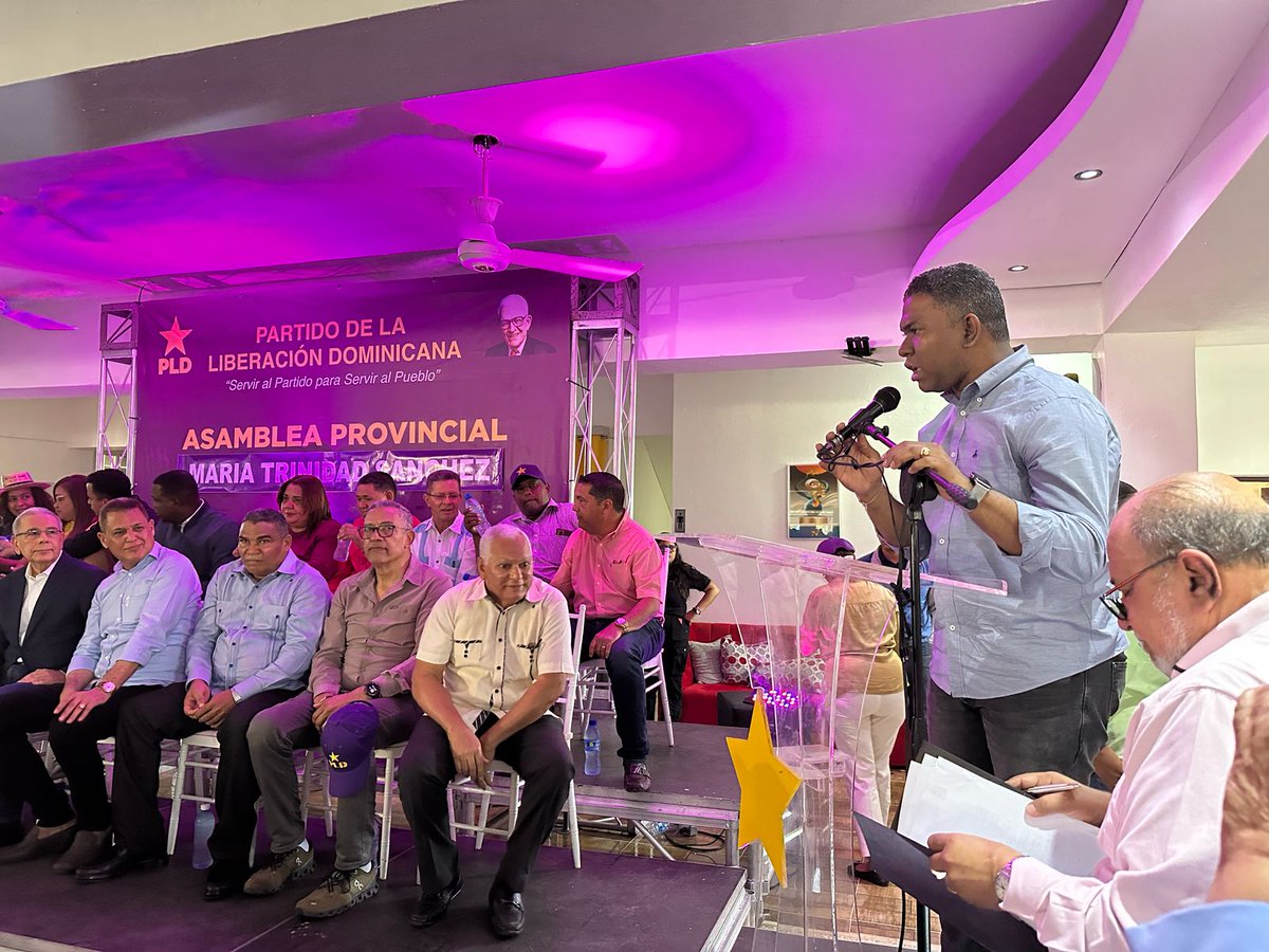 ¡La fuerza morada sigue firme en Nagua! 💜🔥 Gran Asamblea Provincial junto a nuestro presidente <a href="/DaniloMedina/">Danilo Medina</a> y el Secretario General del <a href="/PLDenlinea/">PLD</a>, Jhonny Pujols. Unidos, organizados y comprometidos con el fortalecimiento de nuestro partido. ¡Seguimos creciendo! 💪🇩🇴