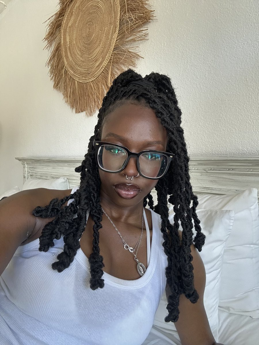 glo ๐ธ (@glosfantasywrld) on Twitter photo  glo ๐ธ (@glosfantasywrld) on Twitter photo