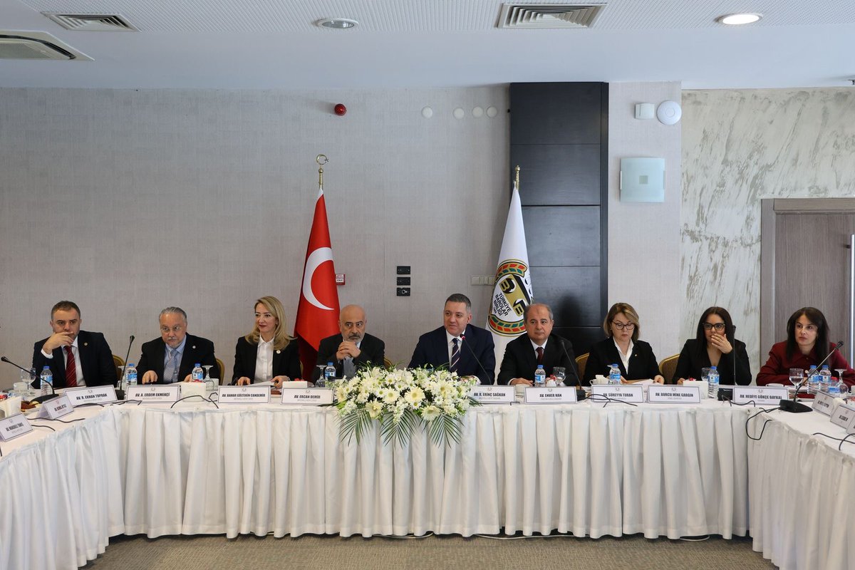 Türkiye Avukatları Sosyal Dayanışma ve Yardımlaşma  Vakfı (TÜRAVAK) 24. Mütevelli Heyet Toplantısı’nı 15 Mart 2025 tarihinde  gerçekleştirdik. TÜRAVAK Mütevelli Heyeti Başkanımız  Sayın Av.Erinç SAĞKAN ve tüm Mütevelli Heyeti Üyelerimize teşekkür ediyoruz.