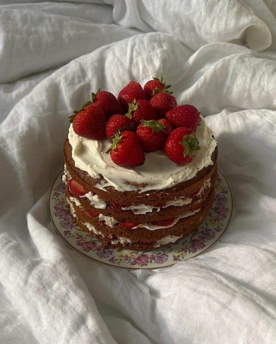 abba_cafe's tweet photo. pedido: personalizado
de: 🧛‍♂️
para: @sirenelocean 
mensagem: Desde que te conheci, meu céu ganhou mais estrelas, a lua brilha mais esplendorosa, mas nada se compara à sua beleza. Eu te amo.

⊱⋅ ☆ ⋅⊰ https://t.co/f9S2HfYsYV