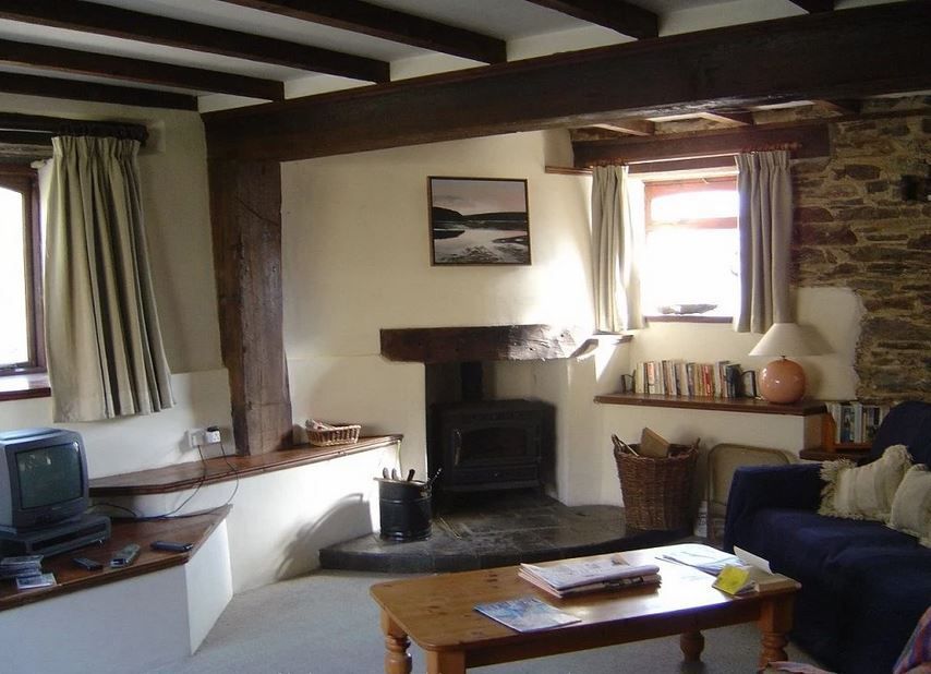 TheHolidayCots's tweet photo. High Barn is an exceptional stone barn conversion in the heart of a Designated Area of Outstanding Natural Beauty in South Devon.
ποΈ Sleeps 1-8
https://t.co/XwWZULMpGu
#HighBarn #SouthDevon #LuxuryStay #Countryside #FamilyHoliday #Nature #Coastal #Explore #Devon #BookNow https://t.co/oOXaKiB1Qa