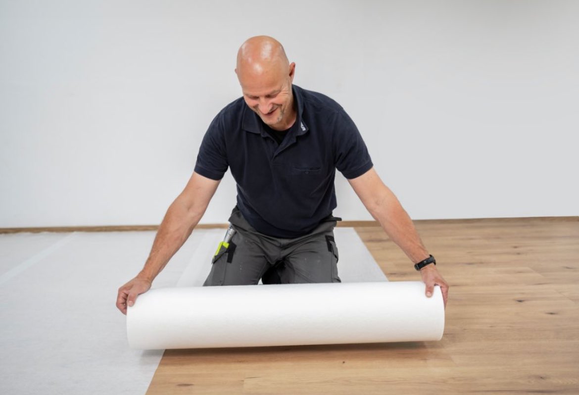 𝐍𝐢𝐞𝐮𝐰 𝐛𝐢𝐣 𝐔𝐙𝐈𝐍 🆕
UZIN PF 120 Classic &amp;  UZIN PFB 160 Blue | tijdelijke vloerbescherming

Geschikt voor het afdekken van elastische vloeren, laminaat, kunstharsvloeren, parket, tegels en natuursteen.

Benieuwd naar de voordelen?  👉 brnw.ch/21wQUnl