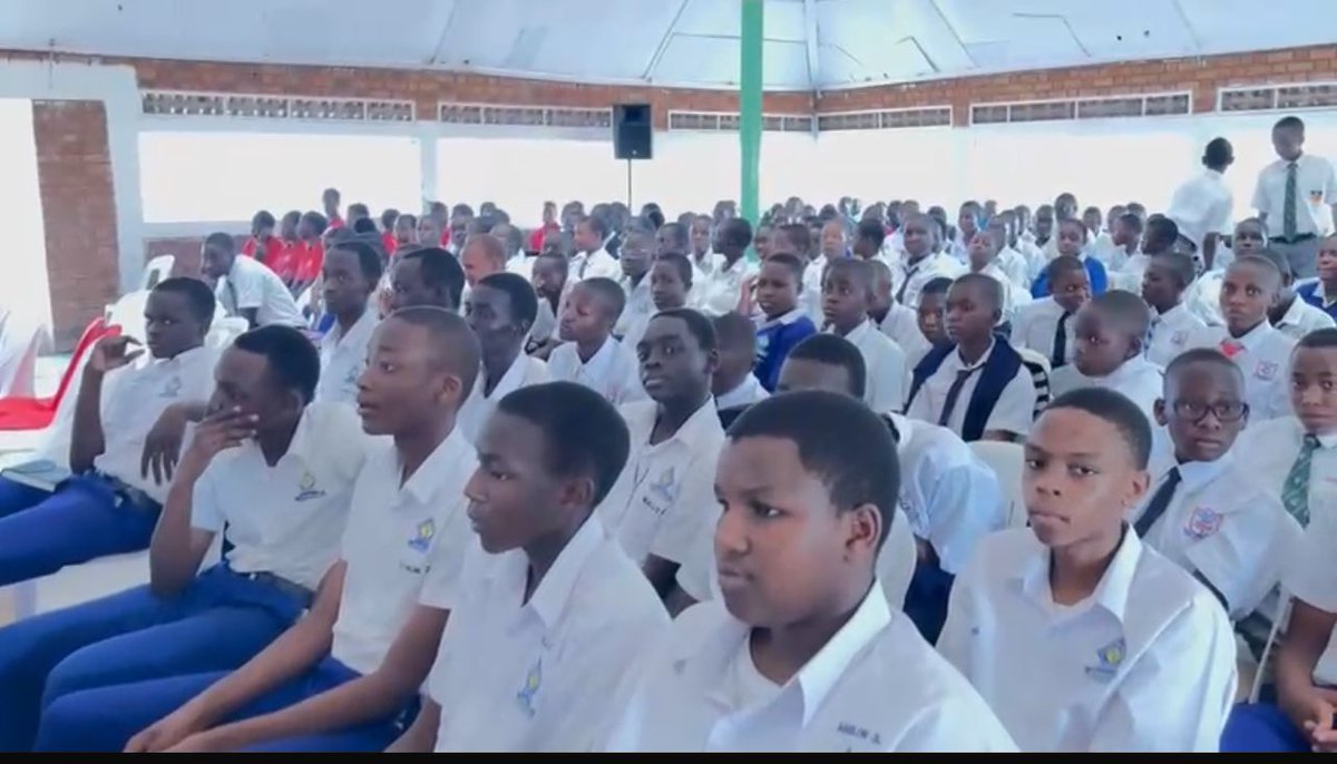 Association des professeurs de français en Ouganda tweet media