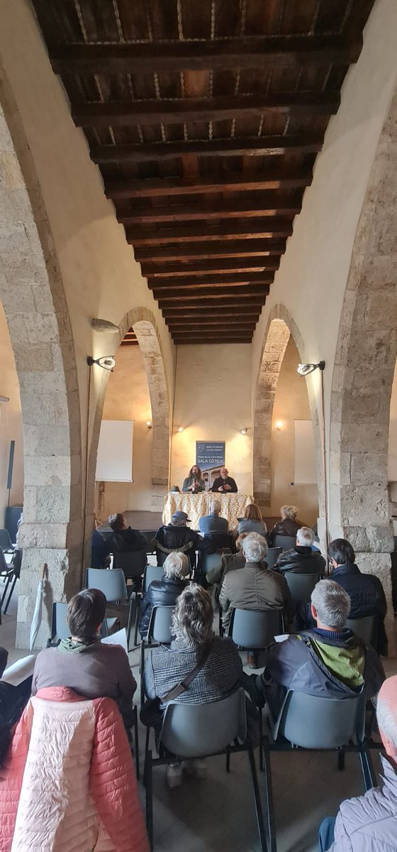 Avui a la Sala Gòtica <a href="/AmicsdeBesalu/">Amics de Besalú</a> en Joaquim Malé, doctor història <a href="/univgirona/">Universitat de Girona</a> i expert biblista ha exposat de forma brillant i pedagògica perquè el Pentateuc ( 5 estotjos) és el cor palpitant de la #Bíblia, Llibre de llibres. <a href="/Balateu/">Joan Balateu i Gelada</a> <a href="/marifauro/">maria fauró mañá</a> <a href="/German_mas/">German Mas</a> <a href="/Aj_Besalu/">Ajuntament de Besalú</a>
