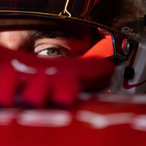 eman_murra's tweet photo. E' tutta una questione di sguardi...Pronti a tutto...#MelbourneGP #F1 #Ferrari #lLeclerc #Hamilton #Passion #Dreams #Amici #Weekend https://t.co/08NuuKSIxC