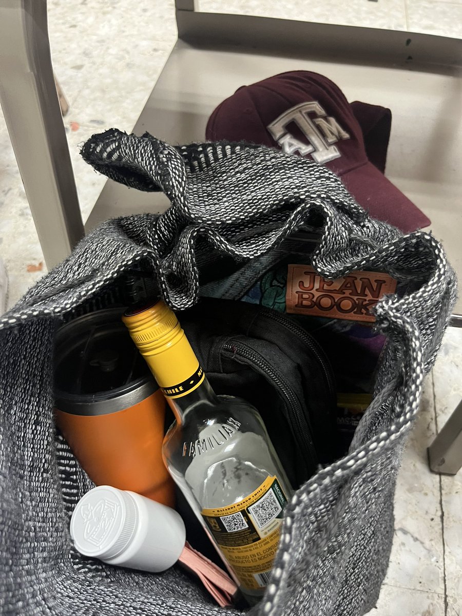 santan6665's tweet photo. Mochila universitaria https://t.co/hGYFBSXSNN